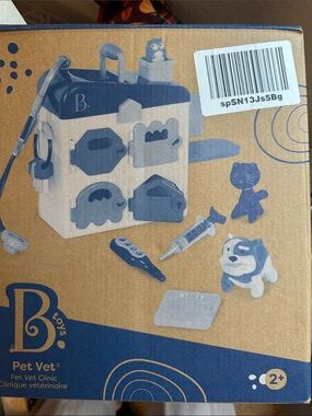 B. Toys Pet Vet Playset - Blue & White